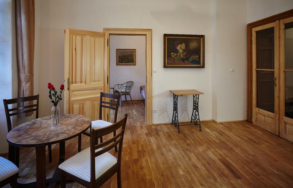 פראג Queen Bee Apartments מראה חיצוני תמונה