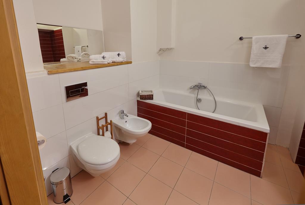 פראג Queen Bee Apartments מראה חיצוני תמונה